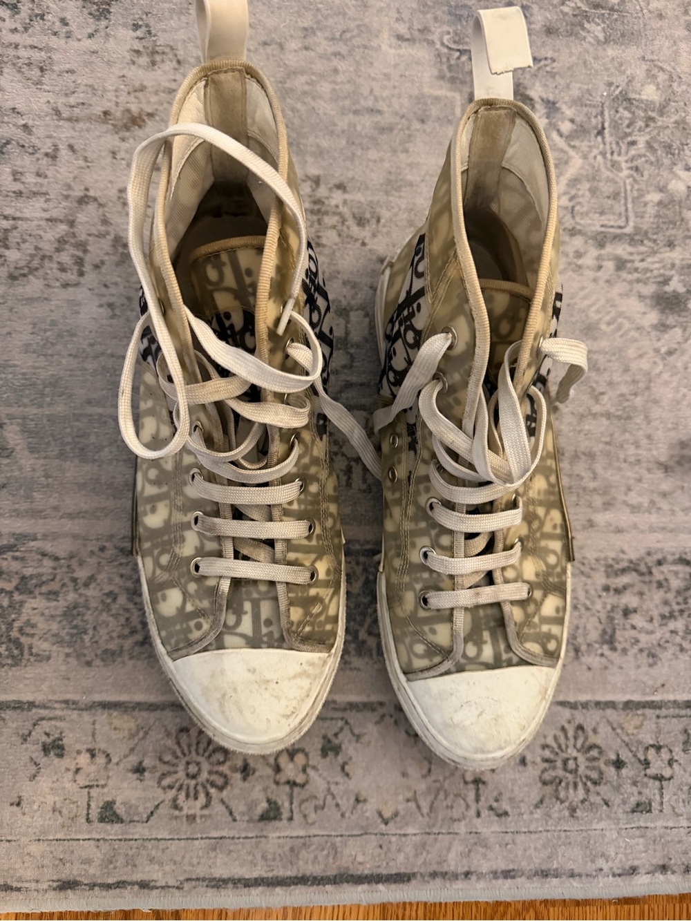 B 23 High-Top Canvas Sneakers in white
